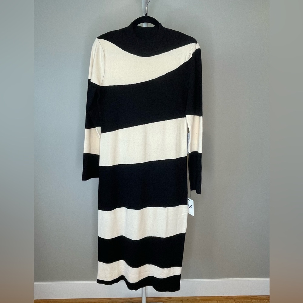 Donna Morgan Black and Cream Bold Stripe Long Sleeve Midi Dress